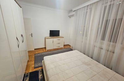 Alquiler de un amplio piso de 3 habitaciones, 100 m², con dos terrazas en Nuevo Belgrado, Serbia